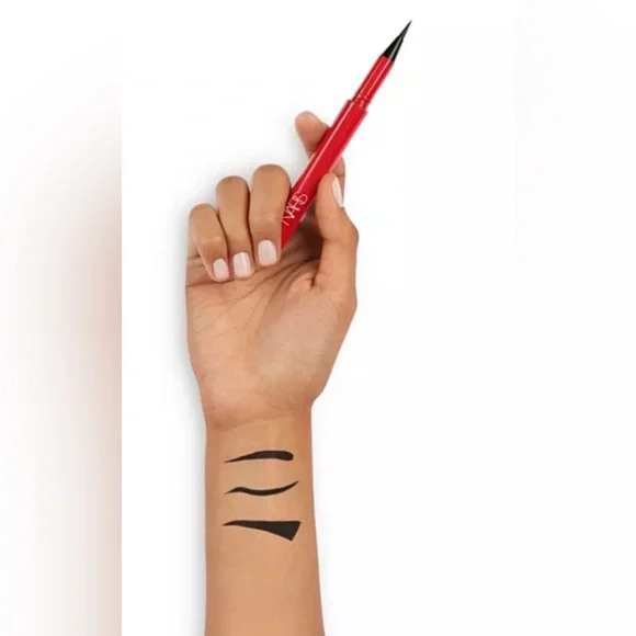 NARS Climax Liquid Eyeliner in Explicit Black - Picture 3 of 6